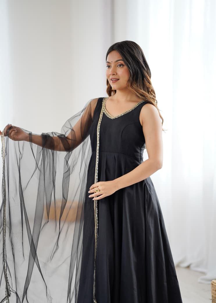 Black Mirror Anarkali Suit Set Roohri