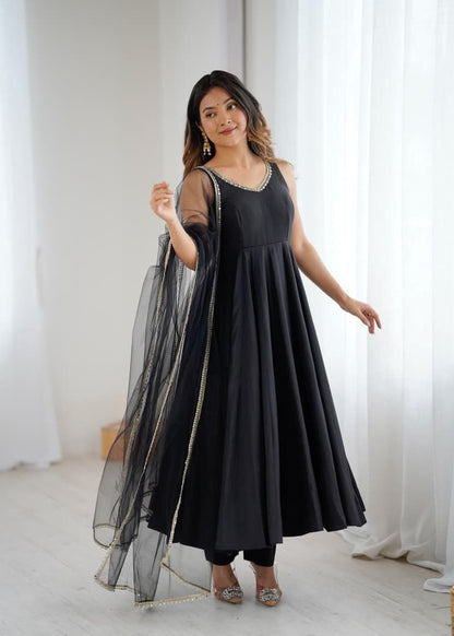 Black Mirror Anarkali Suit Set Roohri