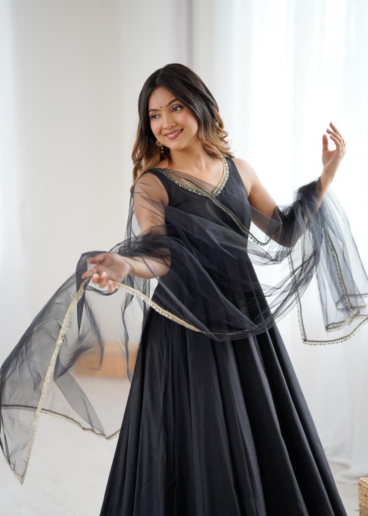 Black Mirror Anarkali Suit Set Roohri